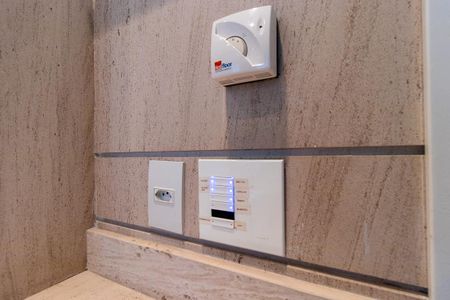 Casa de condomínio para alugar com 343m², 3 quartos e 4 vagasDetalhe do Banheiro da Suite