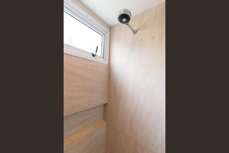 Casa de condomínio para alugar com 343m², 3 quartos e 4 vagasBanheiro da Suíte 3