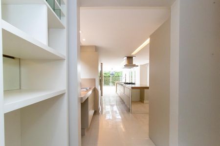 Casa de condomínio para alugar com 343m², 3 quartos e 4 vagasÁrea de Serviço