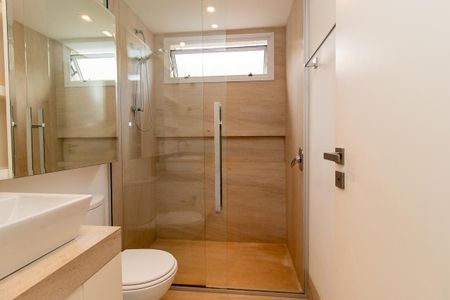 Casa de condomínio para alugar com 343m², 3 quartos e 4 vagasBanheiro da Suíte 2