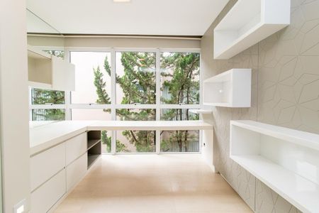 Casa de condomínio para alugar com 343m², 3 quartos e 4 vagasEscritório