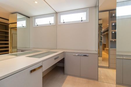 Casa de condomínio para alugar com 343m², 3 quartos e 4 vagasCloset da suíte 1