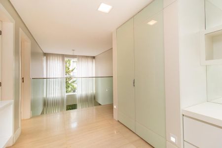 Casa de condomínio para alugar com 343m², 3 quartos e 4 vagasEscritório