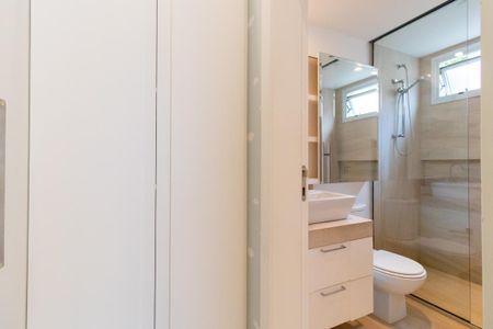 Casa de condomínio para alugar com 343m², 3 quartos e 4 vagasBanheiro da Suíte 2