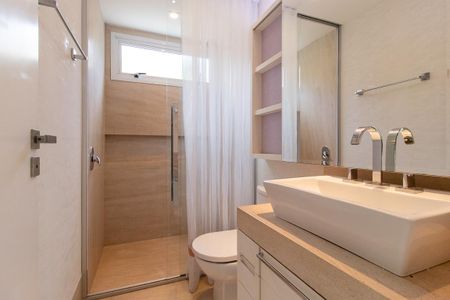 Casa de condomínio para alugar com 343m², 3 quartos e 4 vagasBanheiro da Suíte 3