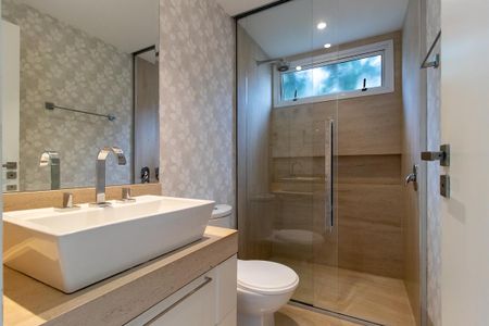 Casa de condomínio para alugar com 343m², 3 quartos e 4 vagasBanheiro da Suíte 4