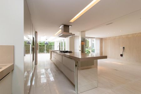 Casa de condomínio para alugar com 343m², 3 quartos e 4 vagasCozinha - Armários