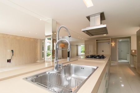 Casa de condomínio para alugar com 343m², 3 quartos e 4 vagasCozinha - Armários