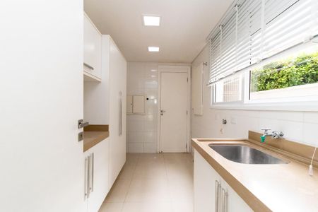 Casa de condomínio para alugar com 343m², 3 quartos e 4 vagasÁrea de Serviço