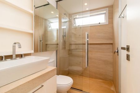 Casa de condomínio para alugar com 343m², 3 quartos e 4 vagasBanheiro da Suíte 2