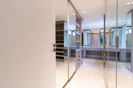 Casa de condomínio para alugar com 343m², 3 quartos e 4 vagasCloset da suíte 1