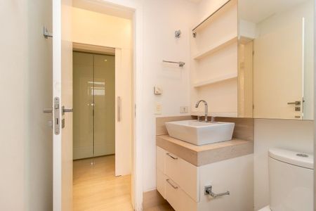 Casa de condomínio para alugar com 343m², 3 quartos e 4 vagasBanheiro da Suíte 2