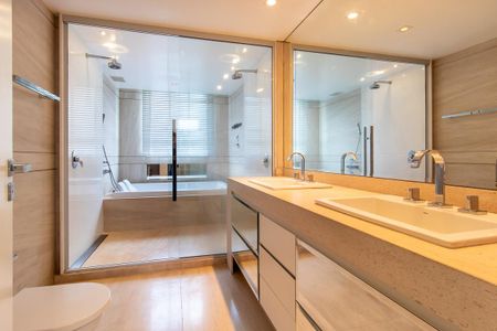 Casa de condomínio para alugar com 343m², 3 quartos e 4 vagasBanheiro da Suíte 1