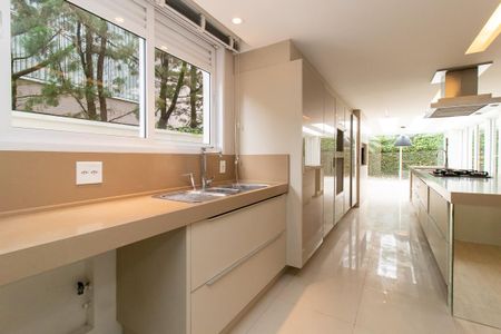 Casa de condomínio para alugar com 343m², 3 quartos e 4 vagasCozinha - Armários