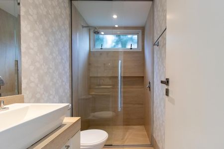 Casa de condomínio para alugar com 343m², 3 quartos e 4 vagasBanheiro da Suíte 4