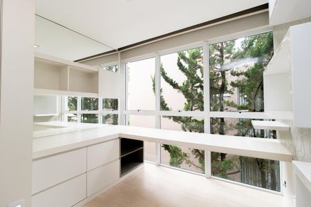 Casa de condomínio para alugar com 343m², 3 quartos e 4 vagasEscritório