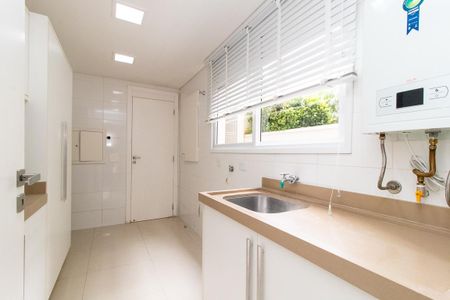 Casa de condomínio para alugar com 343m², 3 quartos e 4 vagasÁrea de Serviço