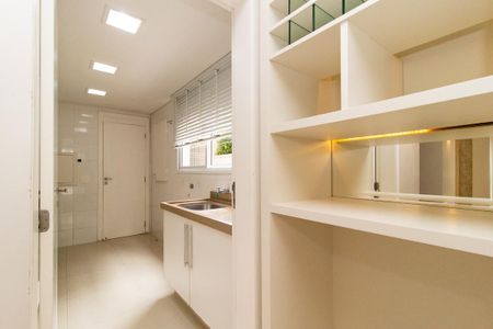 Casa de condomínio para alugar com 343m², 3 quartos e 4 vagasÁrea de Serviço