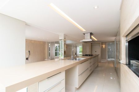 Casa de condomínio para alugar com 343m², 3 quartos e 4 vagasCozinha - Armários