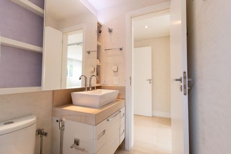 Casa de condomínio para alugar com 343m², 3 quartos e 4 vagasBanheiro da Suíte 3