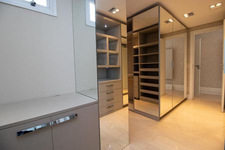 Casa de condomínio para alugar com 343m², 3 quartos e 4 vagasCloset da suíte 1