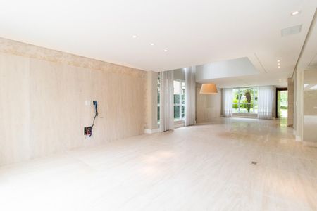 Casa de condomínio para alugar com 343m², 3 quartos e 4 vagasSala de TV