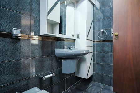 Casa à venda com 293m², 3 quartos e 5 vagasBanheiro da suíte 1