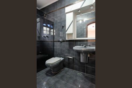 Casa à venda com 293m², 3 quartos e 5 vagasBanheiro da suíte 1