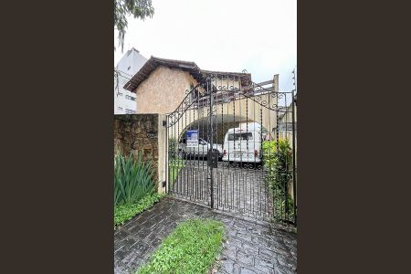 Casa à venda com 293m², 3 quartos e 5 vagasFachada + plaquinha