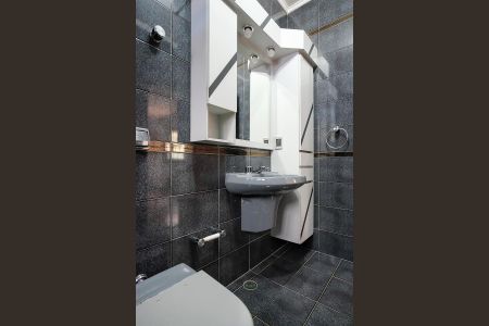 Casa à venda com 293m², 3 quartos e 5 vagasBanheiro da suíte 1