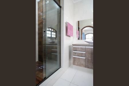 Casa à venda com 293m², 3 quartos e 5 vagasBanheiro da suíte 2