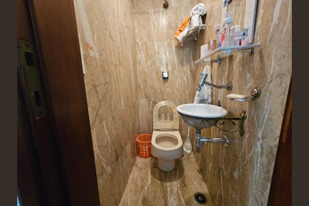 Casa à venda com 145m², 2 quartos e 2 vagasLavabo