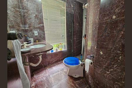 Casa à venda com 145m², 2 quartos e 2 vagasBanheiro