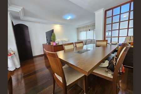 Casa à venda com 145m², 2 quartos e 2 vagasSala