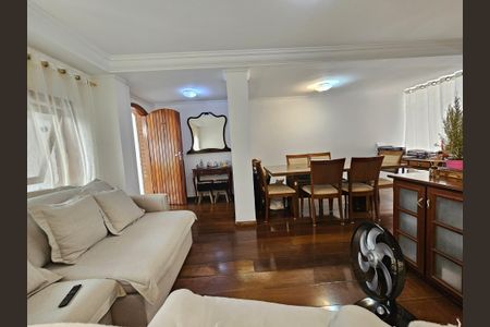 Casa à venda com 145m², 2 quartos e 2 vagasSala