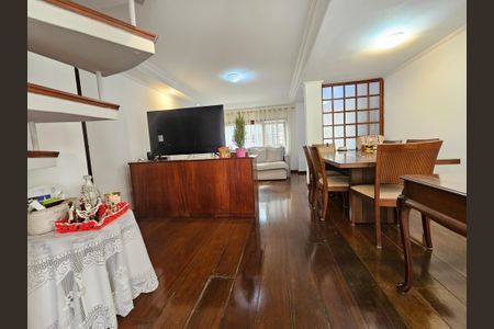 Casa à venda com 145m², 2 quartos e 2 vagasSala