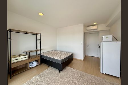 Quarto  de kitnet/studio para alugar com 0 quarto, 27m² em Santo Amaro, São Paulo