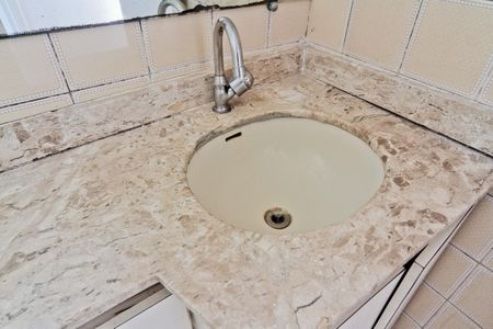 Apartamento à venda com 70m², 2 quartos e 1 vaga Apartamento à venda com 70m², 2 quartos e 1 vagaBanheiro