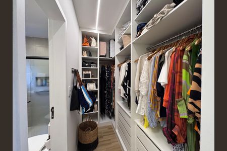 Casa de condomínio para alugar com 168m², 3 quartos e 2 vagas Casa de condomínio para alugar com 168m², 3 quartos e 2 vagasSuíte - Closet