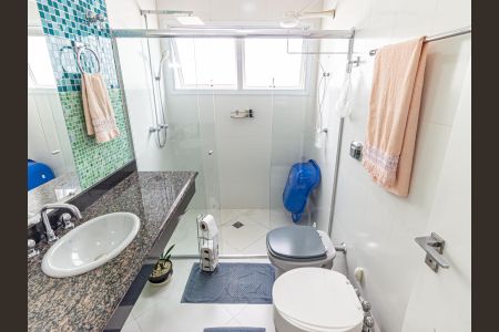 Casa à venda com 380m², 4 quartos e 4 vagasBanheiro