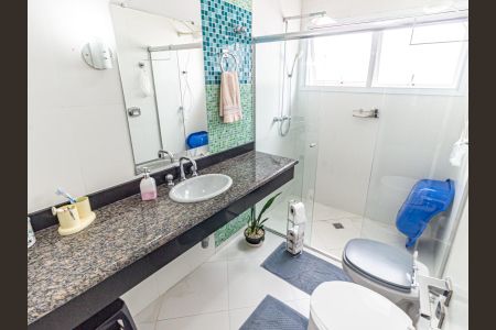 Casa à venda com 380m², 4 quartos e 4 vagasBanheiro 