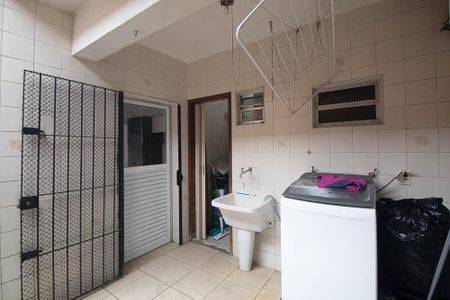 Casa à venda com 380m², 7 quartos e 2 vagas Casa à venda com 380m², 7 quartos e 2 vagasCasa 2 - Área de Serviço