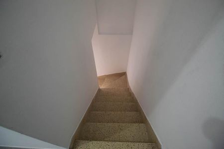 Casa à venda com 380m², 7 quartos e 2 vagas Casa à venda com 380m², 7 quartos e 2 vagasCasa 2 - Escada