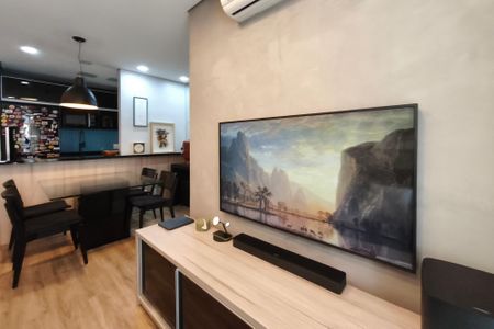 Sala de Estar de apartamento à venda com 2 quartos, 54m² em Centro, Campinas