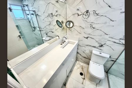 Apartamento à venda com 145m², 3 quartos e 4 vagasBanheiro da Suíte 1