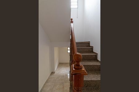 Casa à venda com 194m², 3 quartos e 2 vagasEscada