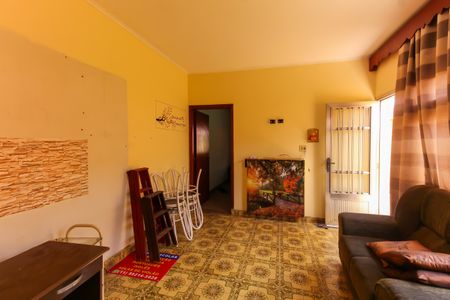 Casa à venda com 153m², 2 quartos e 2 vagas Casa à venda com 153m², 2 quartos e 2 vagasSala