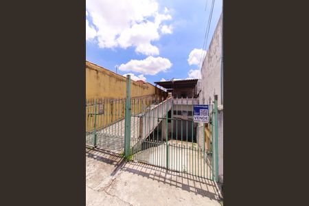 Casa à venda com 153m², 2 quartos e 2 vagas Casa à venda com 153m², 2 quartos e 2 vagasFachada