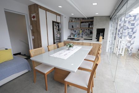 Apartamento à venda com 125m², 2 quartos e 2 vagas Apartamento à venda com 125m², 2 quartos e 2 vagasCozinha