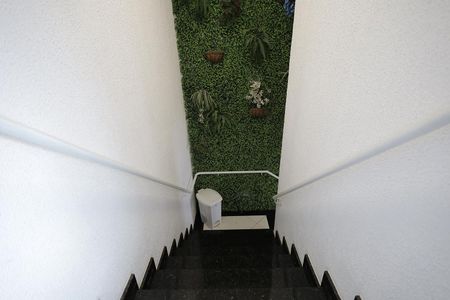 Apartamento à venda com 125m², 2 quartos e 2 vagas Apartamento à venda com 125m², 2 quartos e 2 vagasEscada